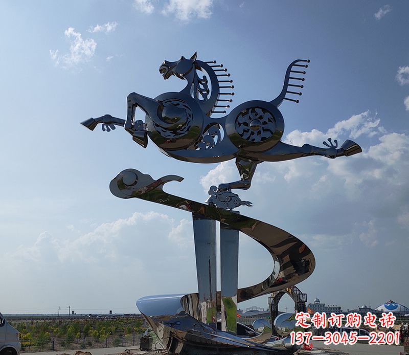 南京不锈钢大型马踏飞燕景观雕塑集艺术与自然于一体