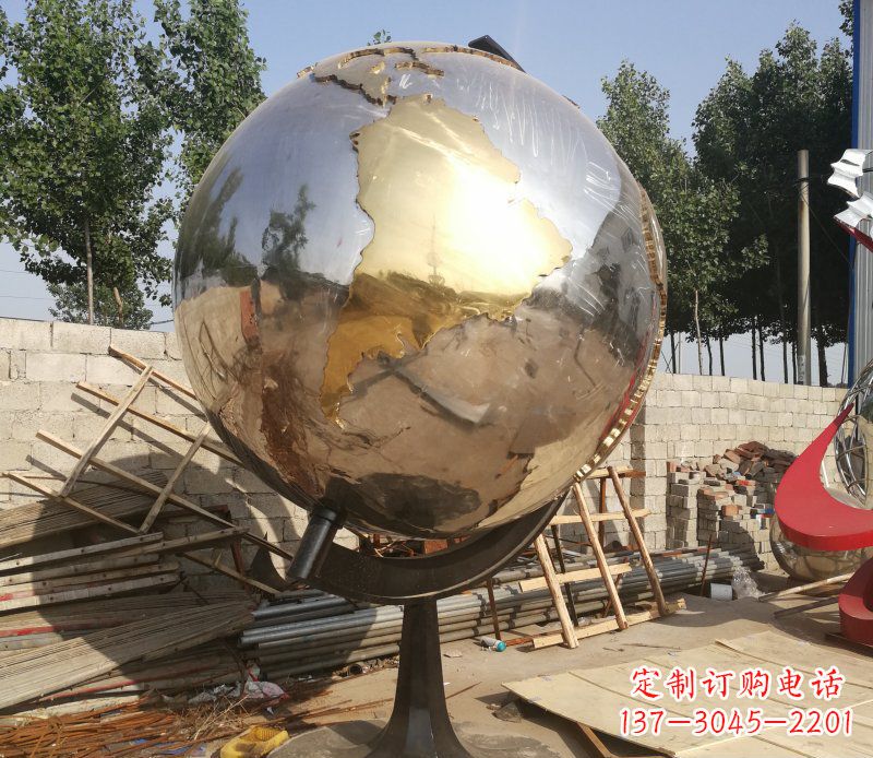 南京不锈钢地球仪校园中的精美雕塑