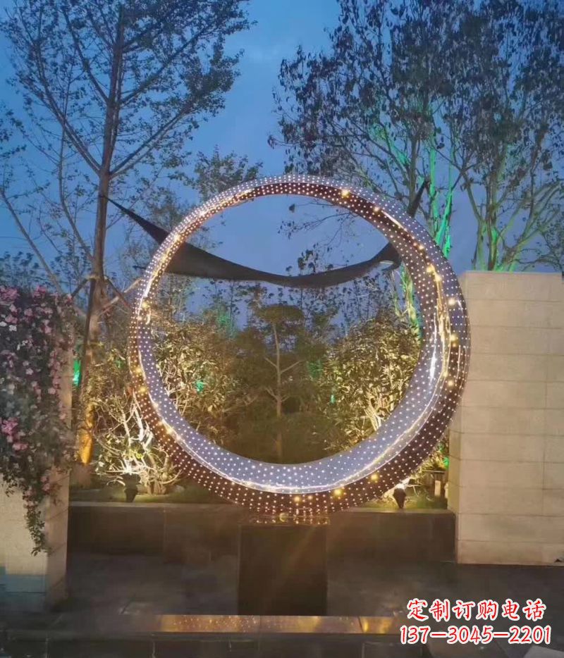 南京不锈钢圆环雕塑艺术与环境的完美结合