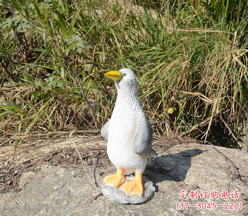 南京和平鸽雕塑传递和平的美丽象征