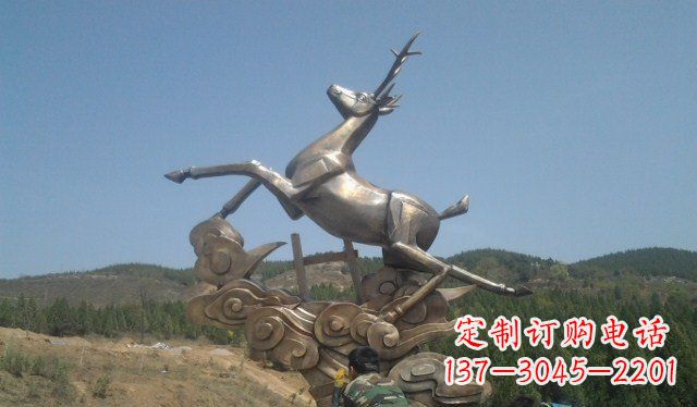 南京不锈钢动物雕塑——飞奔的鹿