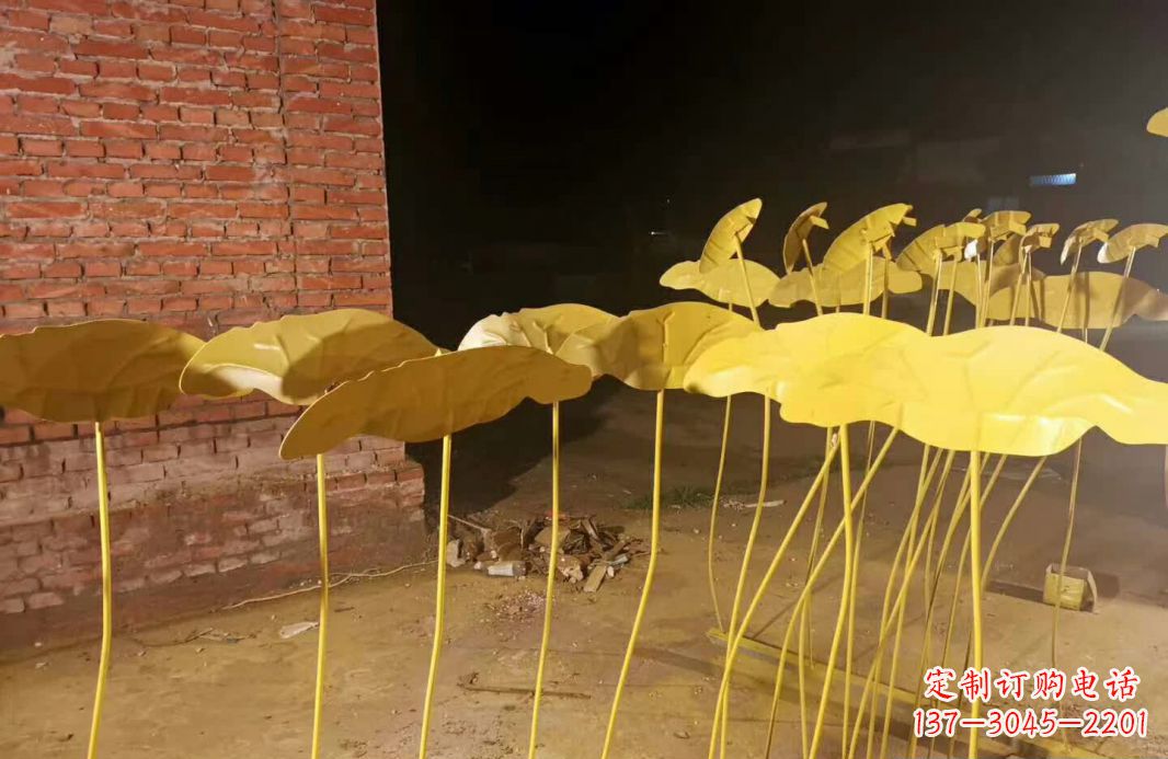 南京不锈钢荷花雕塑优雅而永恒