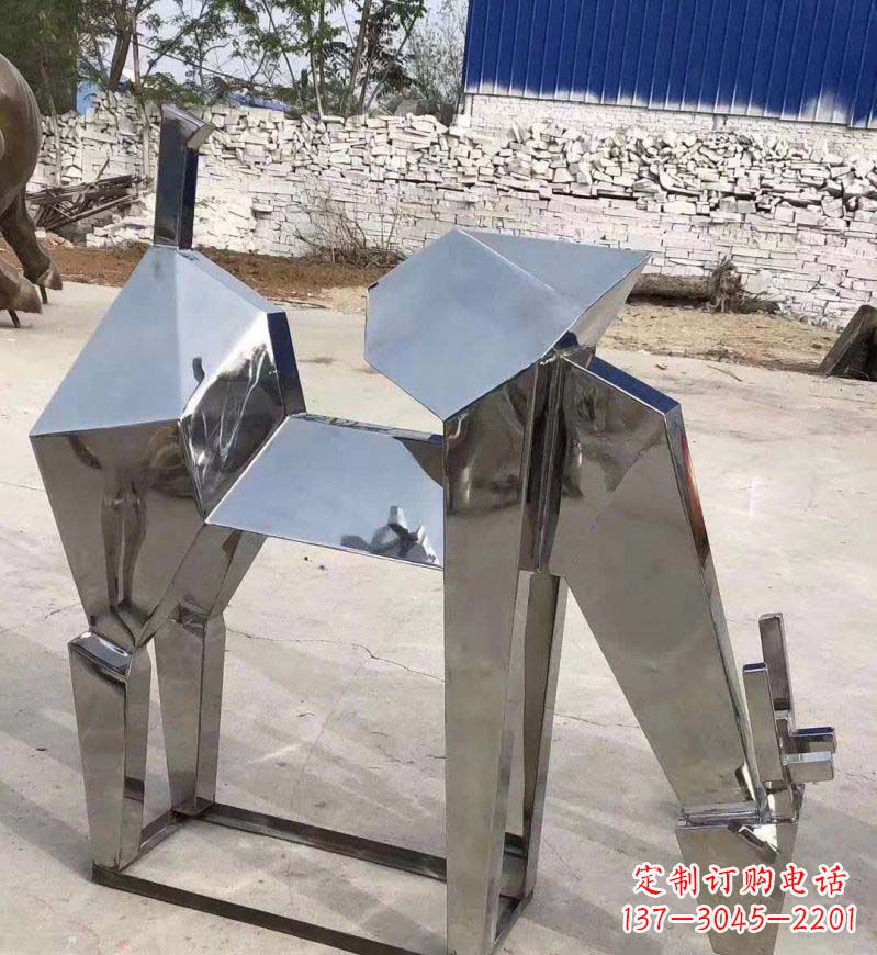 南京不锈钢锻造的景观小鹿雕塑