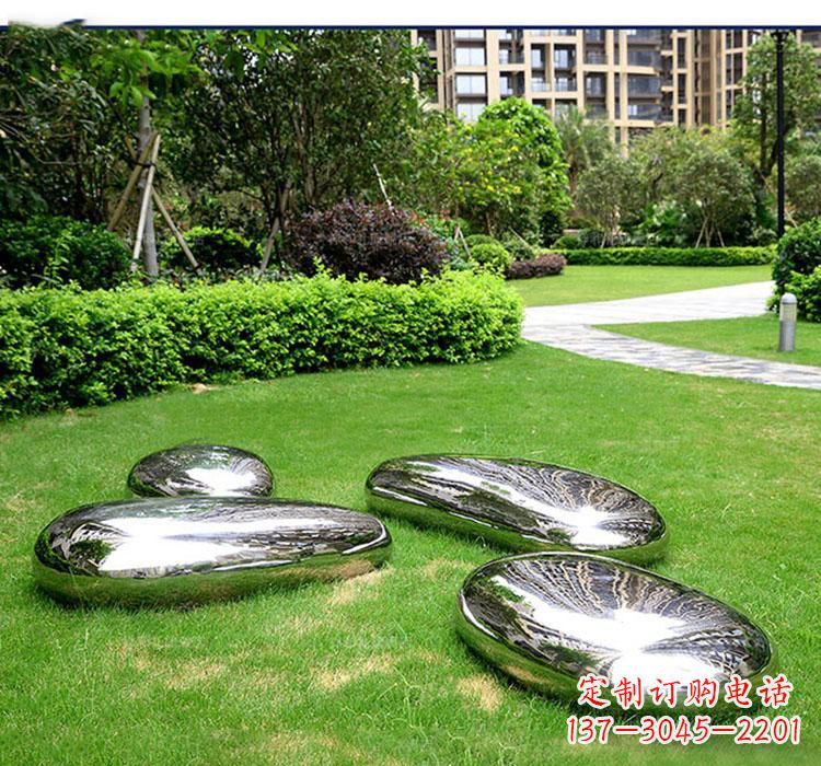 南京不锈钢鹅卵石镜面雕塑