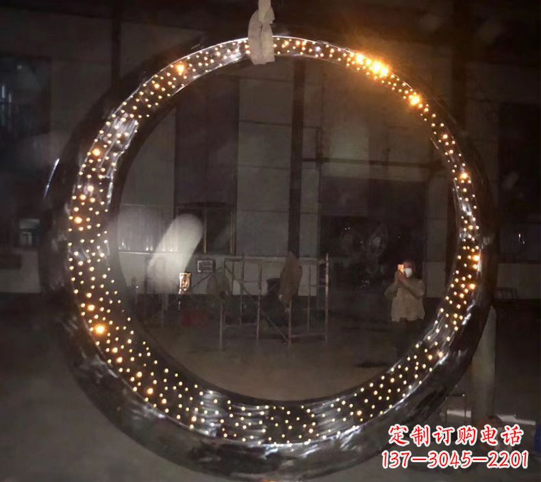 南京璀璨夜空,不锈钢发光月亮雕塑