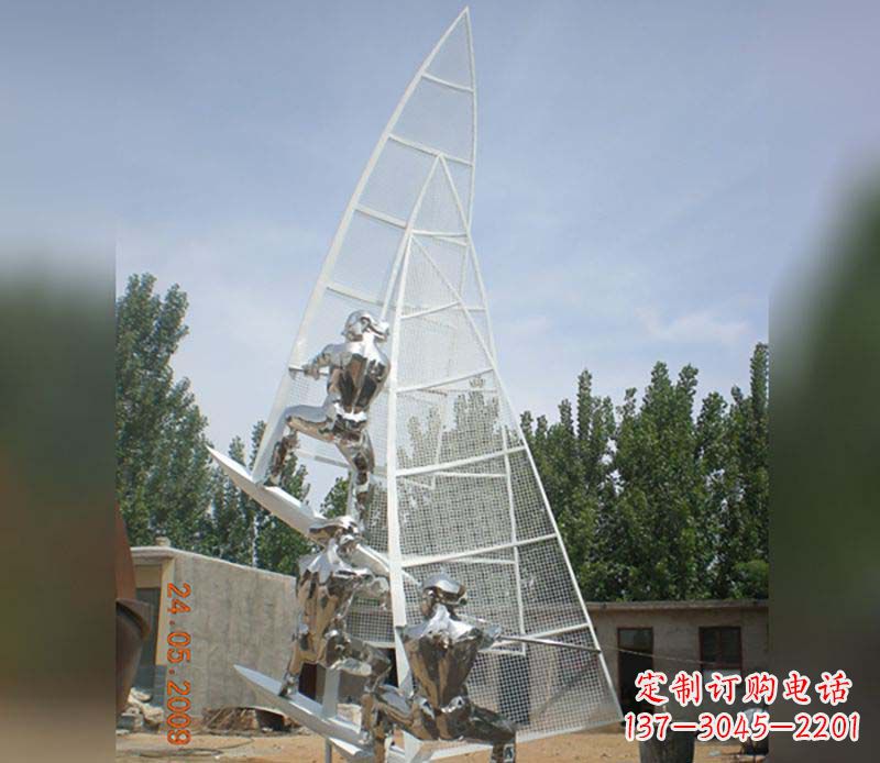 南京不锈钢帆船给公园带来美丽的景致