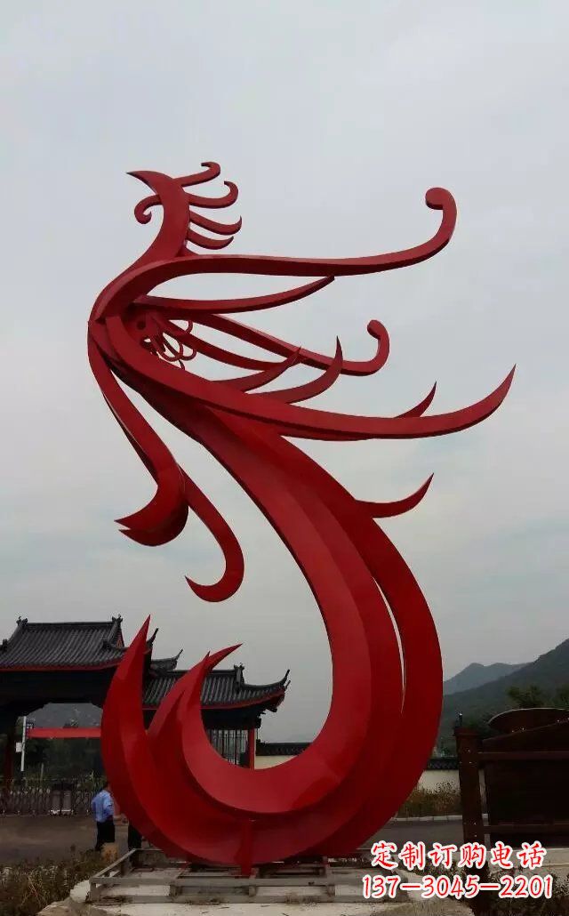 南京凤凰雕塑象征着和平与繁荣