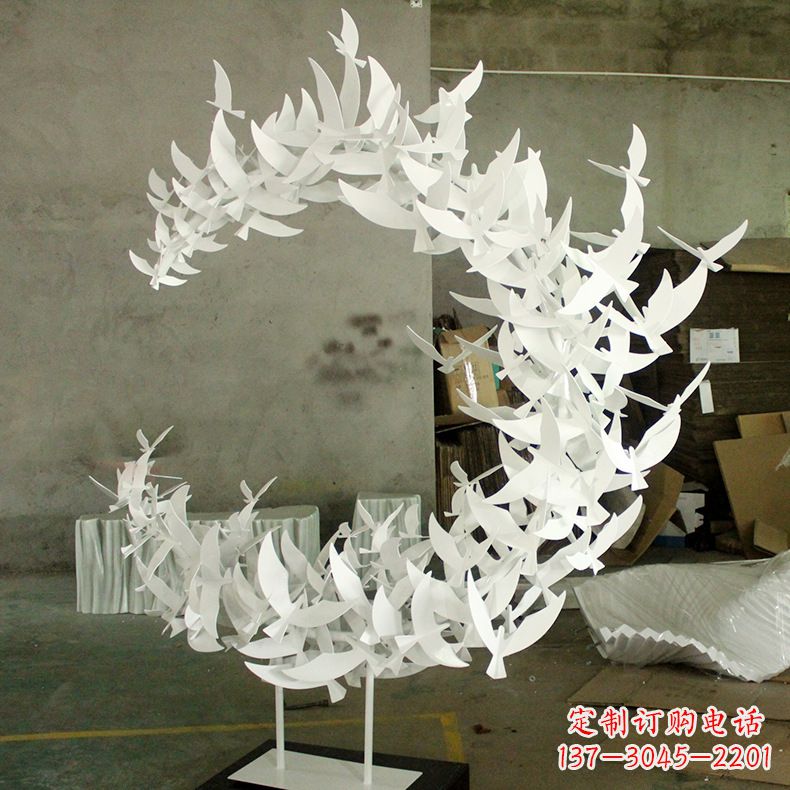 南京不锈钢鸽子翱翔的象征