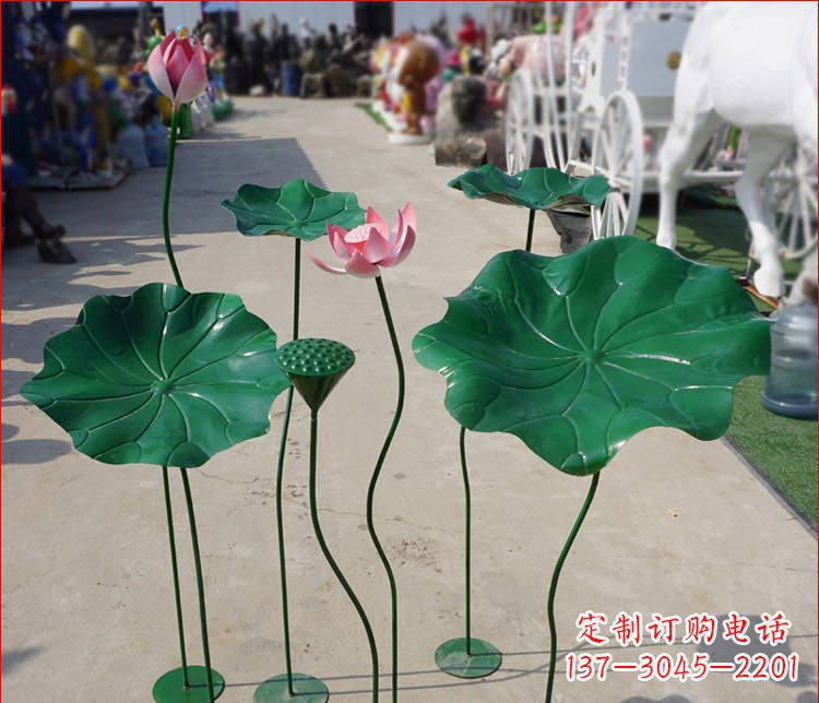 南京不锈钢公园彩色荷花雕塑
