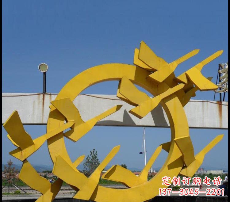 南京不锈钢大雁雕塑点缀公园美景