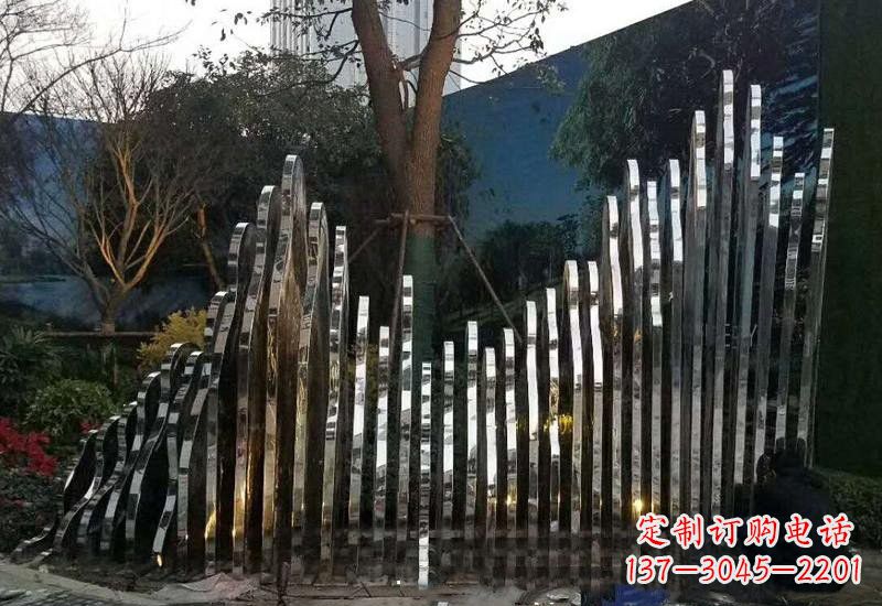 南京不锈钢公园抽象假山雕塑
