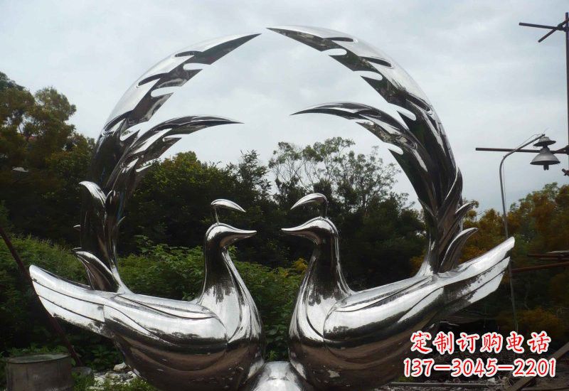 南京不锈钢孔雀雕塑精致美丽的艺术品