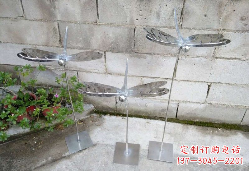 南京动物雕塑不锈钢蜻蜓的精美镜面