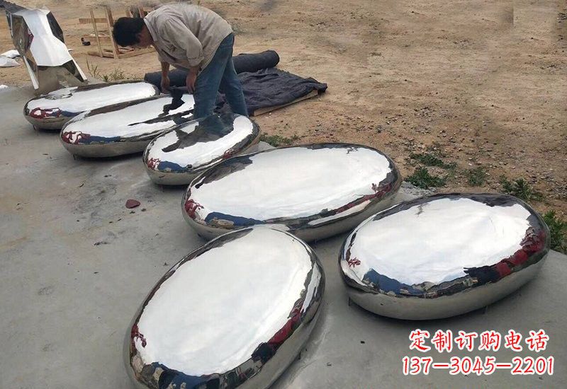南京不锈钢鹅卵石雕塑精美外形给人以美的感受