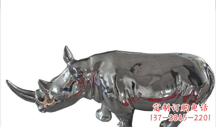 南京不锈钢公园犀牛雕塑巍峨雄伟
