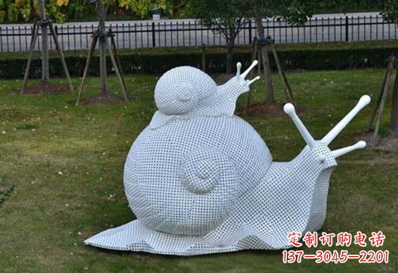 南京不锈钢公园的“母子蜗牛”雕塑