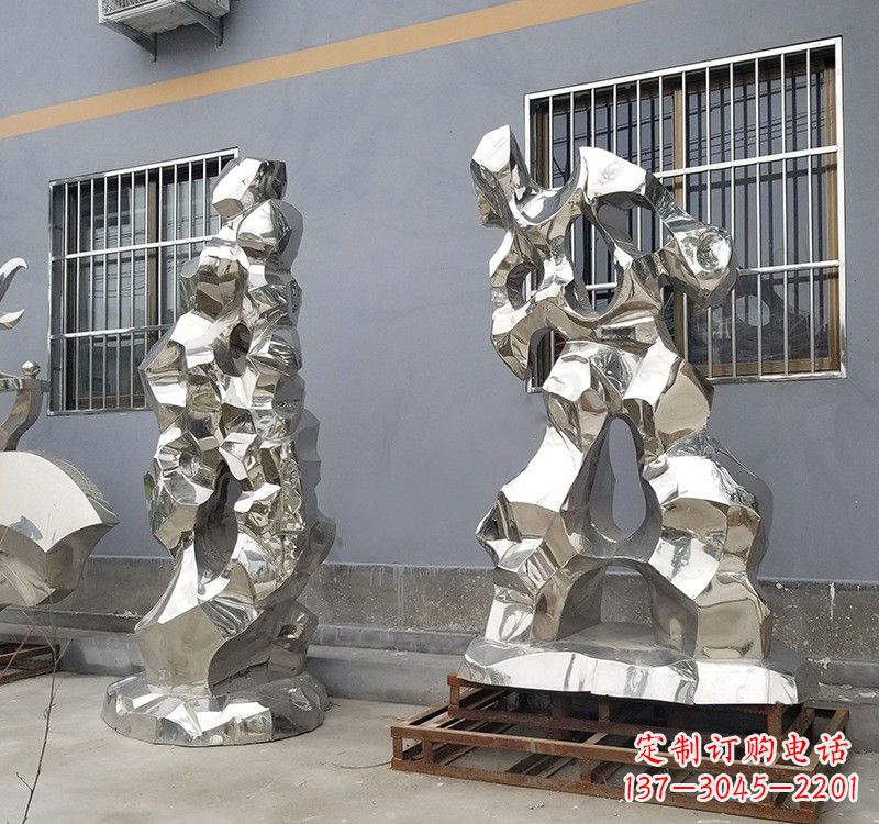 南京太湖石雕塑精美的艺术品