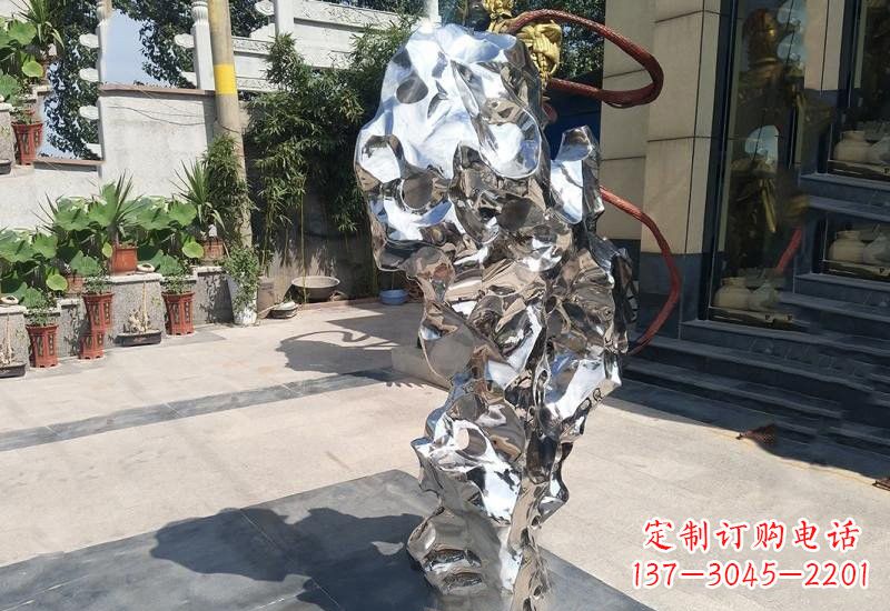 南京太湖石雕塑传承中华文化精髓