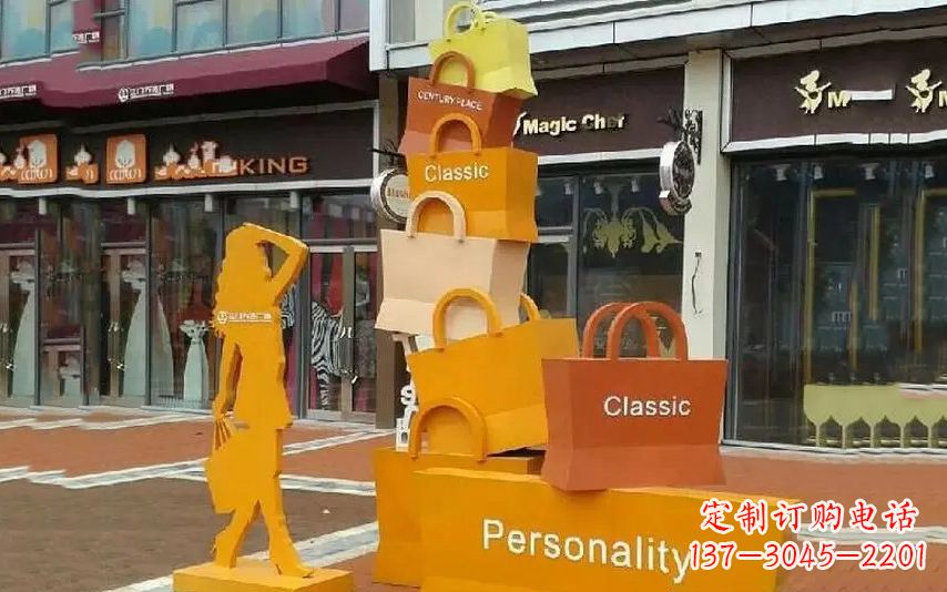 南京街头景观购物袋雕塑