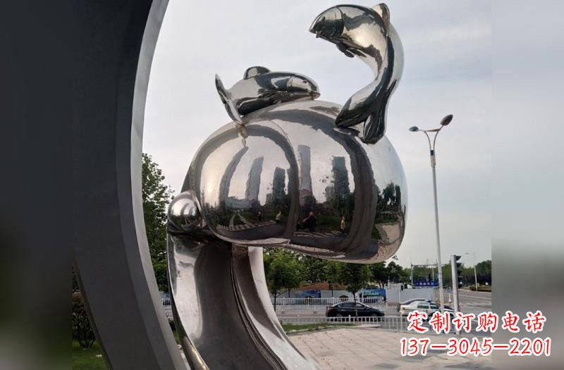 南京海浪下的海鸥雕塑