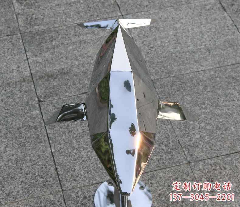 南京海豚雕塑令不锈钢广场更加灿烂