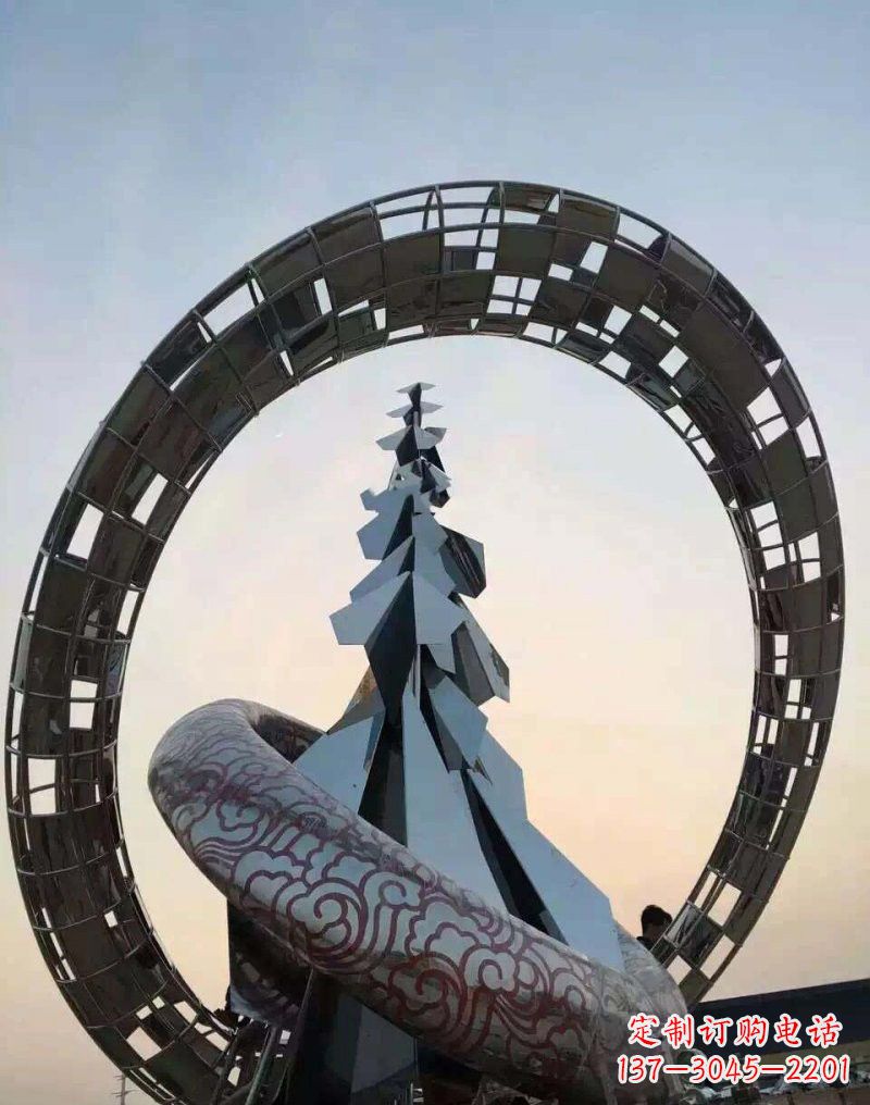 南京不锈钢广场抽象祥云和松树雕塑
