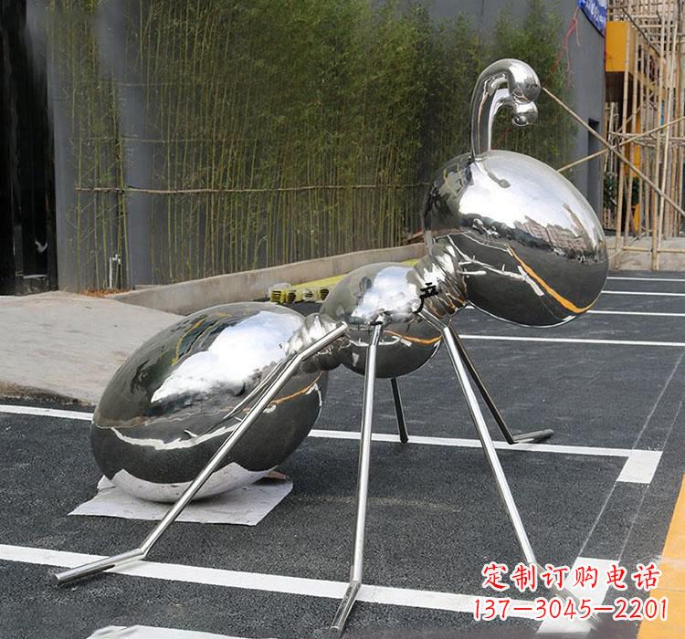 南京不锈钢蚂蚁雕塑——象征力量与智慧