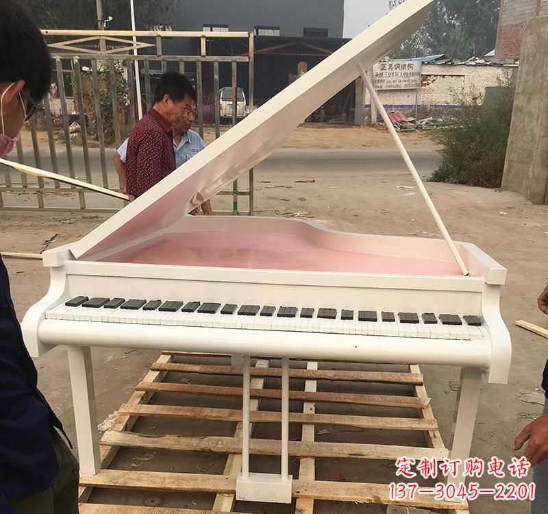 南京不锈钢钢琴雕塑融合音乐与艺术的完美结合