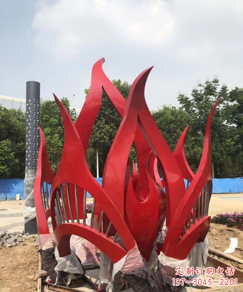 南京不锈钢树叶雕塑美丽而持久的艺术