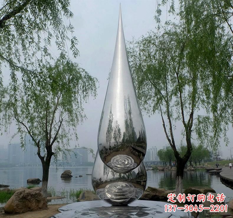 南京不锈钢广场的水滴雕塑