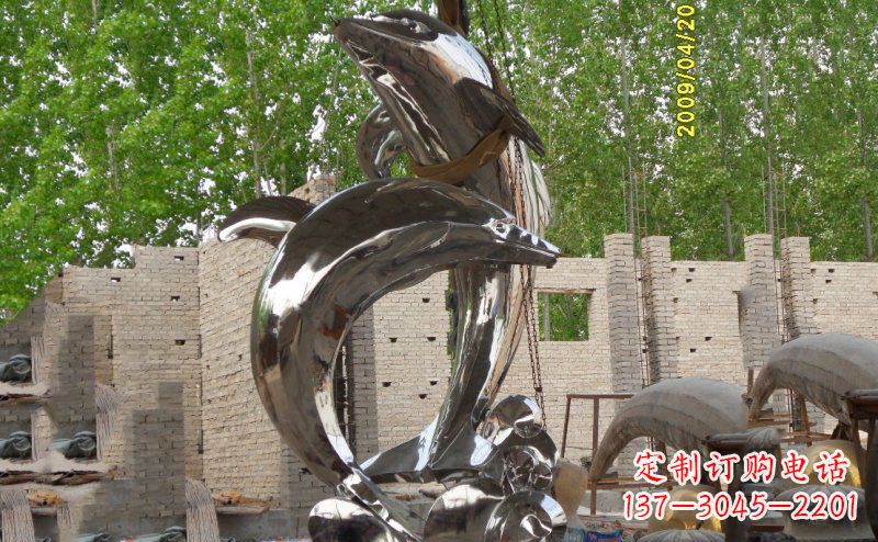 南京海豚之美不锈钢海边雕塑