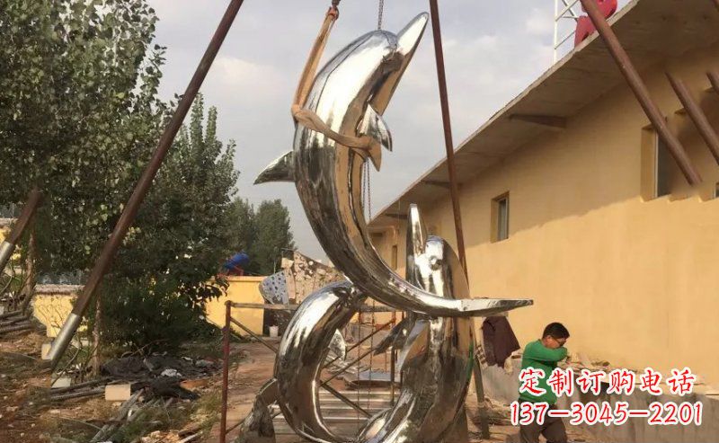 南京不锈钢海豚雕塑美丽而又神秘