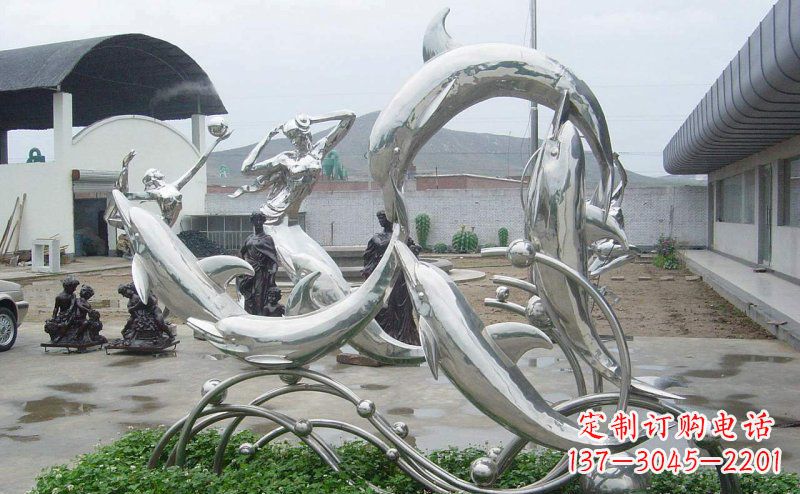 南京不锈钢海豚的灵动嬉戏