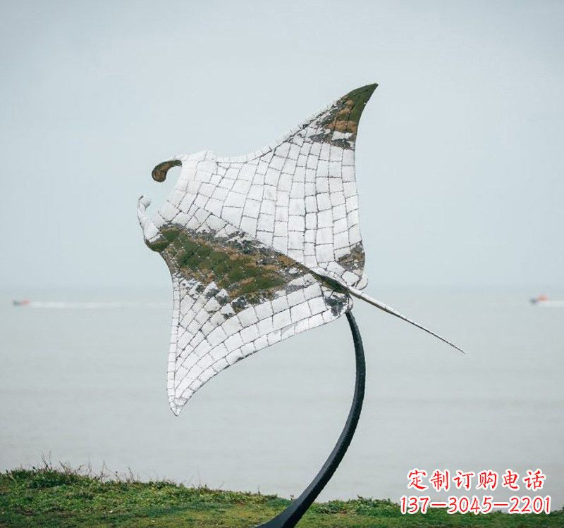 南京不锈钢海洋动物蝠鲼雕塑艺术与环保的完美结合