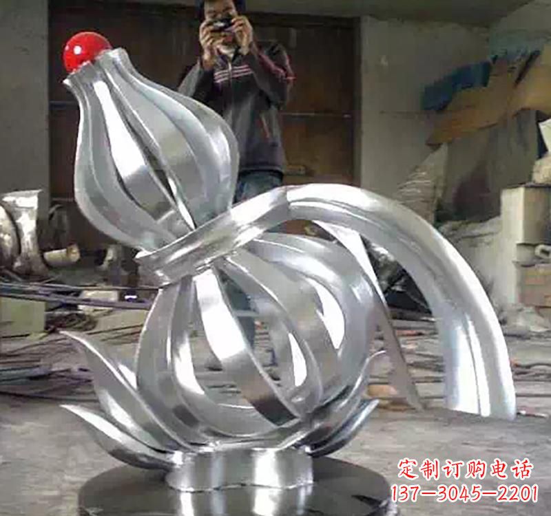 南京不锈钢葫芦雕塑精美而传统