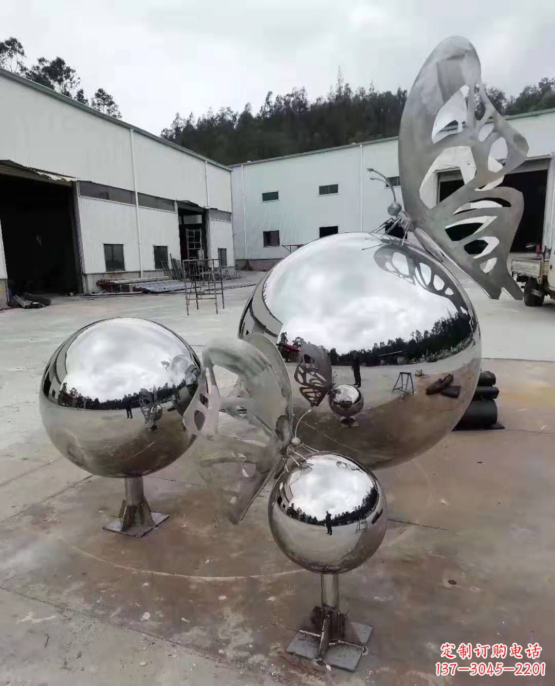 南京不锈钢蝴蝶雕塑美丽而迷人