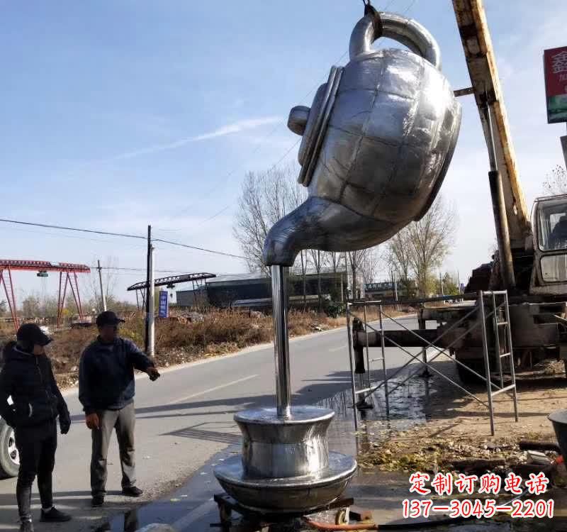 南京不锈钢户外茶壶雕塑艺术之美
