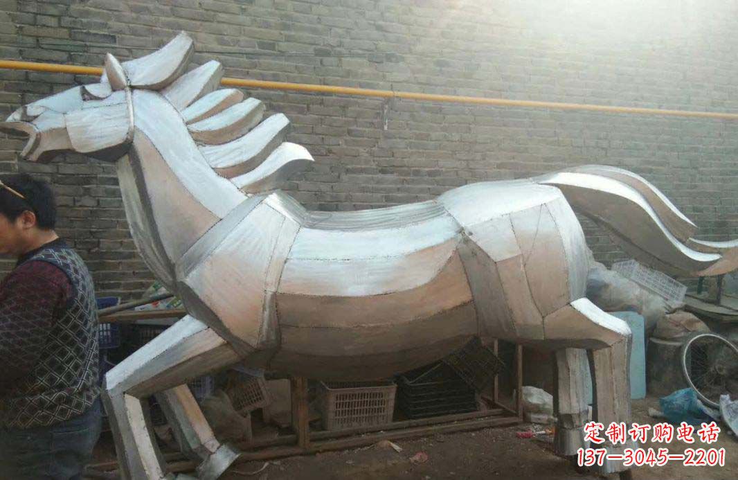 南京不锈钢户外马雕塑精美的艺术装点
