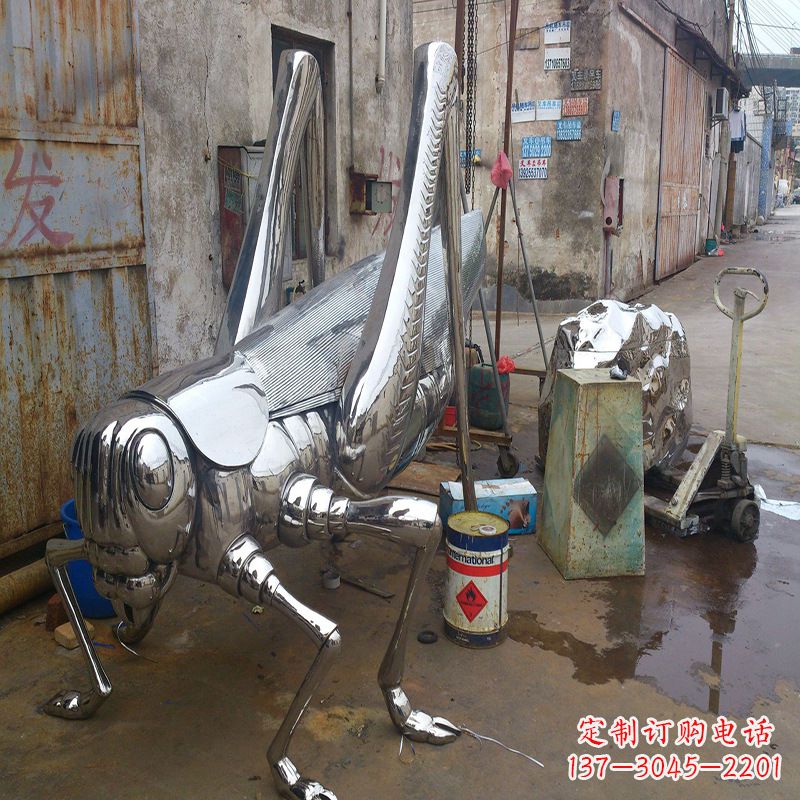 南京不锈钢蝗虫蚂蚱雕塑