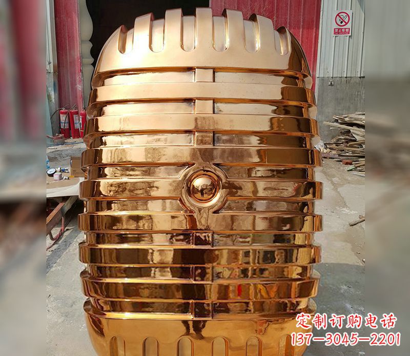 南京不锈钢金话筒局部雕塑