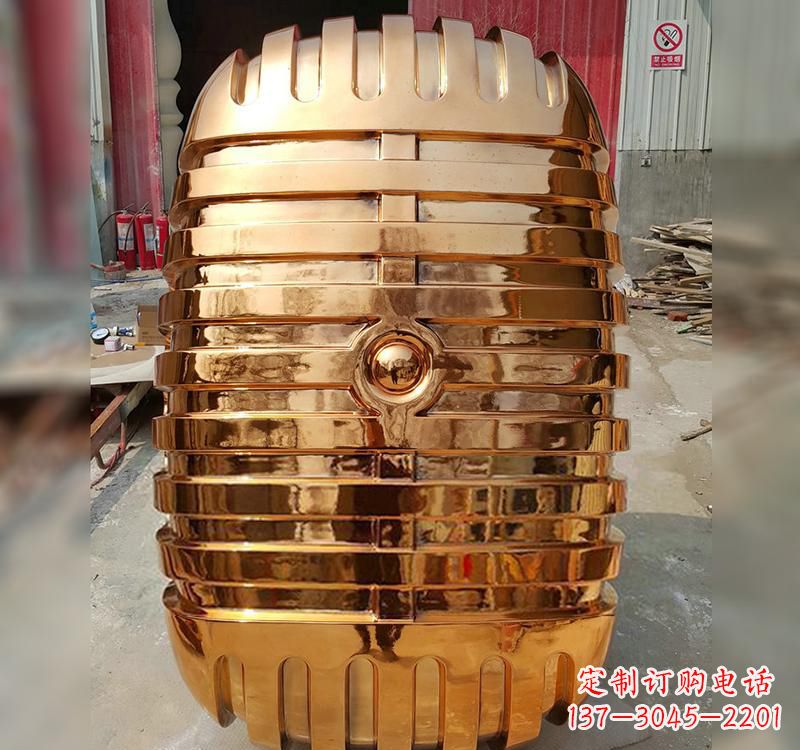 南京不锈钢话筒雕塑传承历史的象征