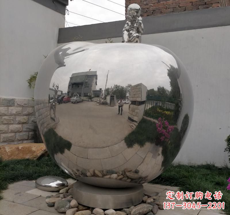 南京不锈钢金色苹果雕塑