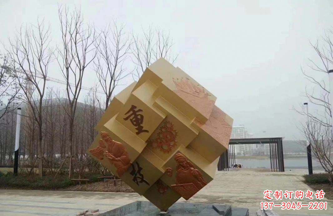 南京不锈钢魔方雕塑给景观增添丰富多彩