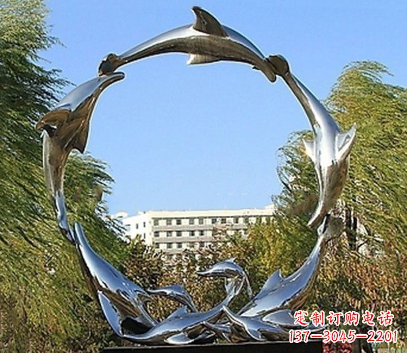 南京该雕塑的内容、设计理念和文化意义。
