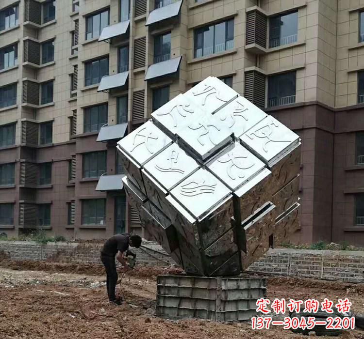 南京不锈钢景观魔方雕塑——现代科技的精妙结合