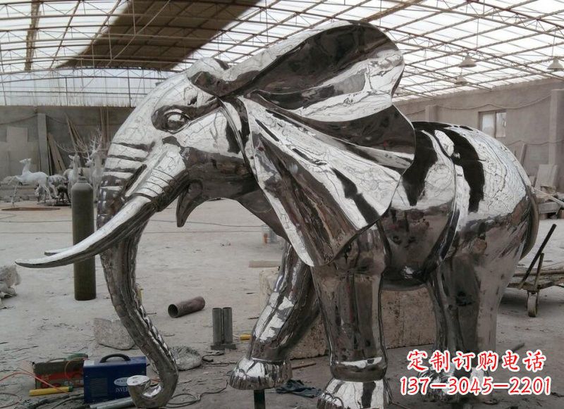 南京不锈钢镜面大象雕塑——独特的艺术精品