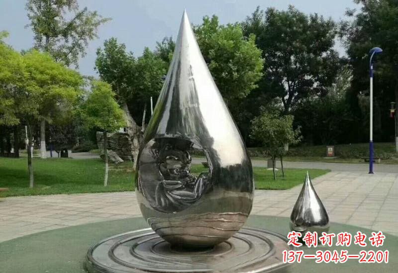南京不锈钢镜面水滴雕塑——点亮公园美景