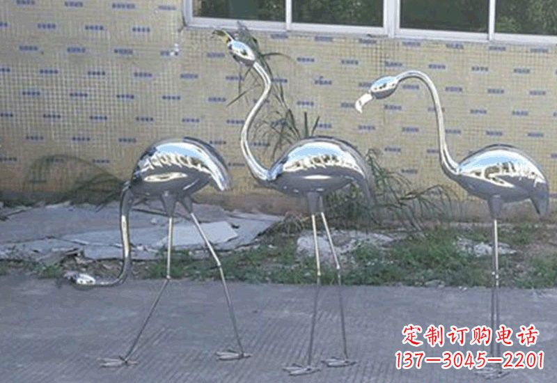 南京不锈钢火烈鸟雕塑给人以美好的视觉享受