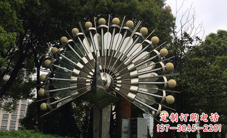 南京美丽的不锈钢孔雀雕塑