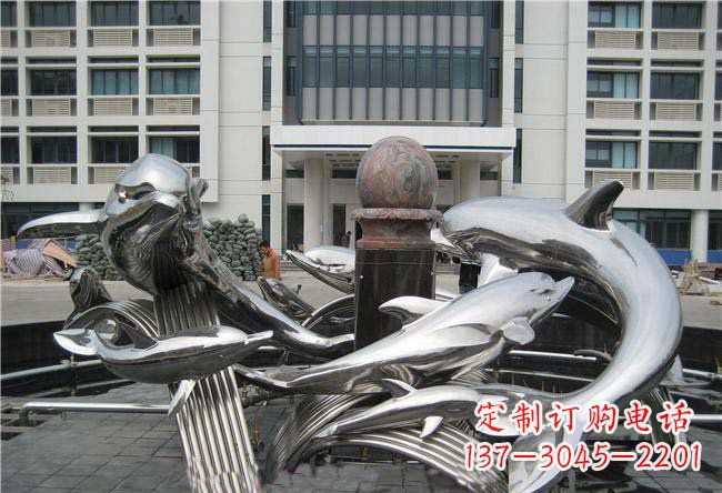 南京海豚雕塑融合浪漫和优雅